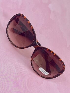 Tommy Hilfiger Tortoiseshell Oversized Sunglasses with Brown Lenses